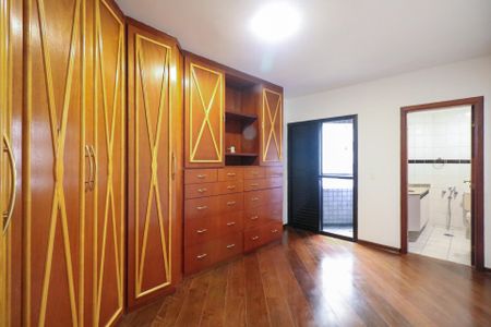 Apartamento para alugar com 206m², 4 quartos e 2 vagas Apartamento para alugar com 206m², 4 quartos e 2 vagasSuíte 2