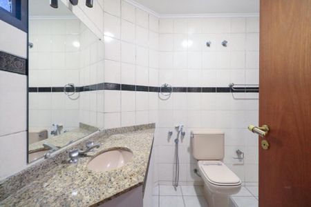 Apartamento para alugar com 206m², 4 quartos e 2 vagas Apartamento para alugar com 206m², 4 quartos e 2 vagasBanheiro da Suíte 2
