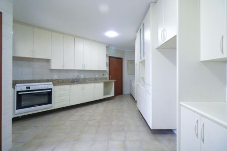 Apartamento para alugar com 206m², 4 quartos e 2 vagas Apartamento para alugar com 206m², 4 quartos e 2 vagasCozinha