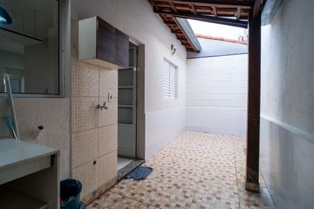 Casa para alugar com 60m², 1 quarto e 1 vagaÁrea de Serviço