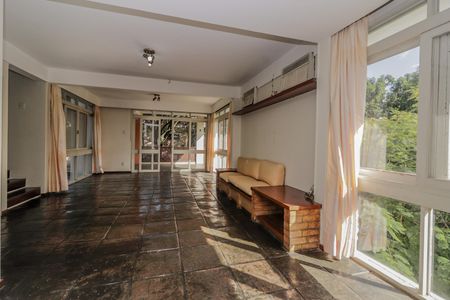 Casa à venda com 350m², 5 quartos e 2 vagasSala