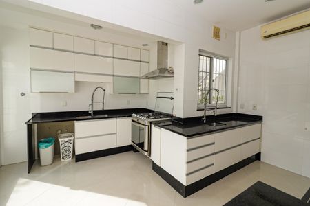 Casa à venda com 350m², 5 quartos e 2 vagasCozinha