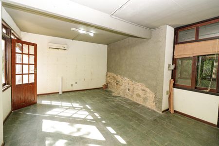 Casa à venda com 350m², 5 quartos e 2 vagasEscritório