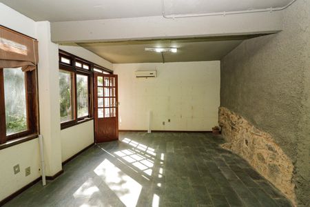 Casa à venda com 350m², 5 quartos e 2 vagasEscritório