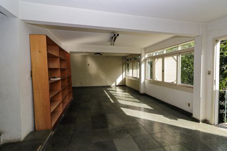 Casa à venda com 350m², 5 quartos e 2 vagasSala de Jogos