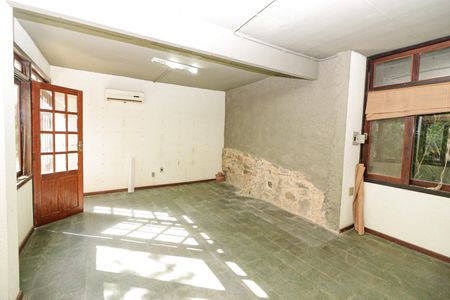 Casa à venda com 350m², 5 quartos e 2 vagasEscritório