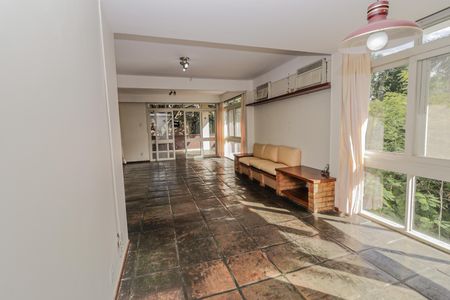 Casa à venda com 350m², 5 quartos e 2 vagasSala