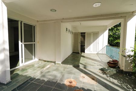 Casa à venda com 350m², 5 quartos e 2 vagasVaranda gourmet