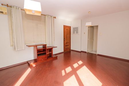 Casa à venda com 350m², 5 quartos e 2 vagasSala 3