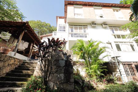 Casa à venda com 350m², 5 quartos e 2 vagasFachada