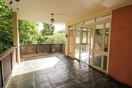 Casa à venda com 350m², 5 quartos e 2 vagasVaranda