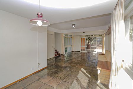 Casa à venda com 350m², 5 quartos e 2 vagasSala