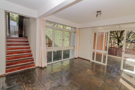 Casa à venda com 350m², 5 quartos e 2 vagasSala