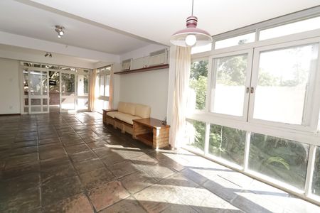 Casa à venda com 350m², 5 quartos e 2 vagasSala