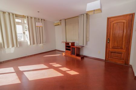 Casa à venda com 350m², 5 quartos e 2 vagasSala 3