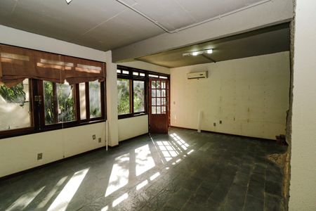 Casa à venda com 350m², 5 quartos e 2 vagasEscritório