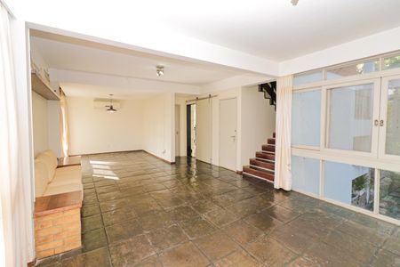 Casa à venda com 350m², 5 quartos e 2 vagasSala