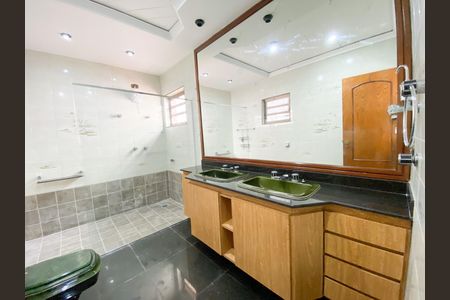 Casa para alugar com 396m², 3 quartos e 6 vagas Casa para alugar com 396m², 3 quartos e 6 vagasBanheiro da Suíte 3