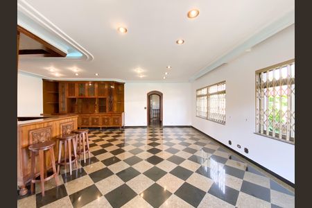 Casa para alugar com 396m², 3 quartos e 6 vagas Casa para alugar com 396m², 3 quartos e 6 vagasSala