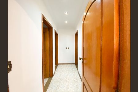 Casa para alugar com 396m², 3 quartos e 6 vagas Casa para alugar com 396m², 3 quartos e 6 vagasCorredor