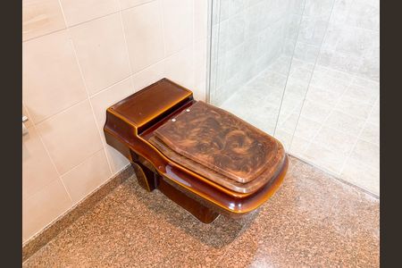 Casa para alugar com 396m², 3 quartos e 6 vagas Casa para alugar com 396m², 3 quartos e 6 vagasBanheiro da Suíte 1