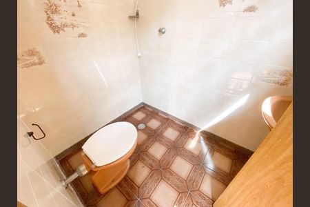 Casa para alugar com 396m², 3 quartos e 6 vagas Casa para alugar com 396m², 3 quartos e 6 vagasBanheiro de Serviço