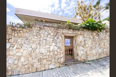 Casa para alugar com 396m², 3 quartos e 6 vagas Casa para alugar com 396m², 3 quartos e 6 vagasFachada