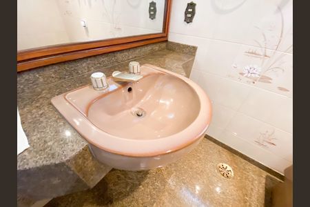 Casa para alugar com 396m², 3 quartos e 6 vagas Casa para alugar com 396m², 3 quartos e 6 vagasLavabo