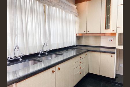 Casa para alugar com 396m², 3 quartos e 6 vagasCozinha