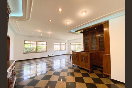 Casa para alugar com 396m², 3 quartos e 6 vagas Casa para alugar com 396m², 3 quartos e 6 vagasSala