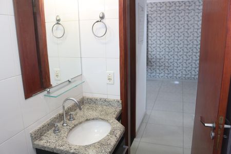 Apartamento para alugar com 67m², 2 quartos e 2 vagasBanheiro