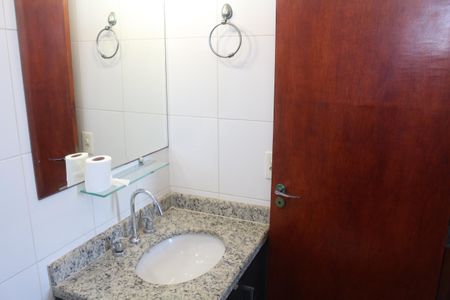 Apartamento para alugar com 67m², 2 quartos e 2 vagasBanheiro da Suíte