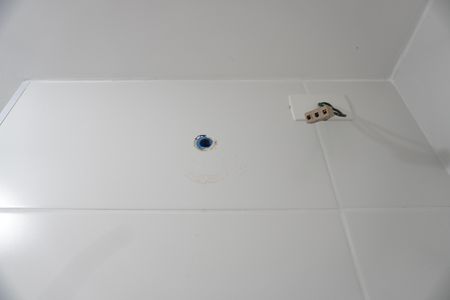Banheiro de serviço de apartamento para alugar com 2 quartos, 33m² em Vila Nova Curuca, São Paulo