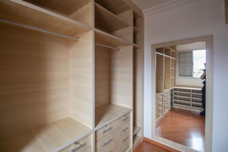 Apartamento para alugar com 73m², 2 quartos e 2 vagas Apartamento para alugar com 73m², 2 quartos e 2 vagasCloset da suíte