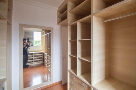 Apartamento para alugar com 73m², 2 quartos e 2 vagas Apartamento para alugar com 73m², 2 quartos e 2 vagasCloset da suíte