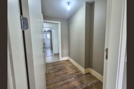 Apartamento à venda com 390m², 4 quartos e 6 vagas Apartamento à venda com 390m², 4 quartos e 6 vagasCorredor