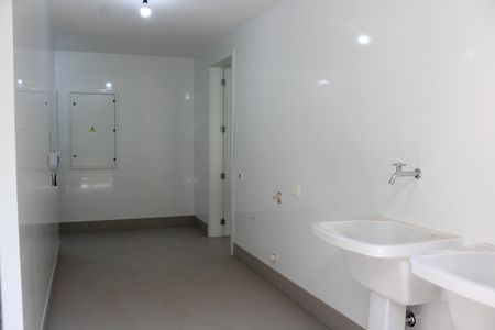 Apartamento à venda com 390m², 4 quartos e 6 vagas Apartamento à venda com 390m², 4 quartos e 6 vagasLavanderia