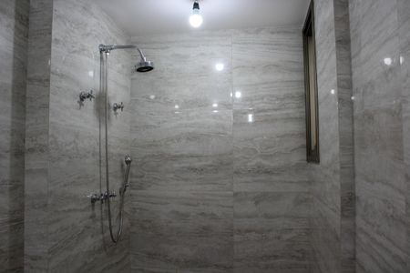 Apartamento à venda com 390m², 4 quartos e 6 vagas Apartamento à venda com 390m², 4 quartos e 6 vagasBanheiro da Suíte 3