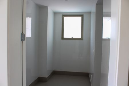 Apartamento à venda com 390m², 4 quartos e 6 vagas Apartamento à venda com 390m², 4 quartos e 6 vagasDespensa