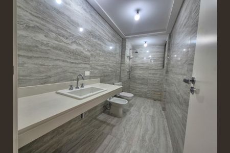 Apartamento à venda com 390m², 4 quartos e 6 vagas Apartamento à venda com 390m², 4 quartos e 6 vagasBanheiro da Suíte 4