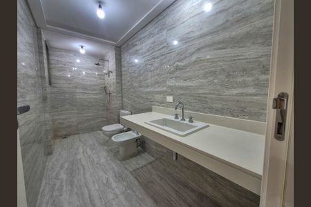 Apartamento à venda com 390m², 4 quartos e 6 vagas Apartamento à venda com 390m², 4 quartos e 6 vagasBanheiro da Suíte 3