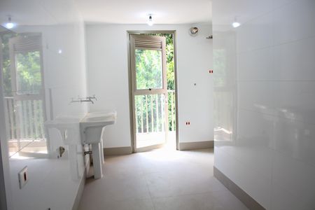 Apartamento à venda com 390m², 4 quartos e 6 vagas Apartamento à venda com 390m², 4 quartos e 6 vagasLavanderia