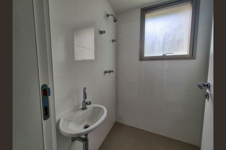 Apartamento à venda com 390m², 4 quartos e 6 vagas Apartamento à venda com 390m², 4 quartos e 6 vagasBanheiro de Serviço