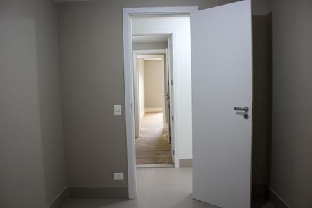 Apartamento à venda com 390m², 4 quartos e 6 vagas Apartamento à venda com 390m², 4 quartos e 6 vagasQuarto de Serviço