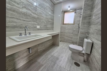Apartamento à venda com 390m², 4 quartos e 6 vagas Apartamento à venda com 390m², 4 quartos e 6 vagasBanheiro da Suíte 2