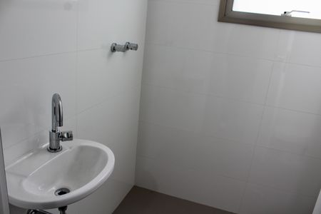 Apartamento à venda com 390m², 4 quartos e 6 vagas Apartamento à venda com 390m², 4 quartos e 6 vagasBanheiro de Serviço