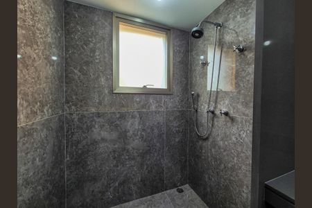 Apartamento à venda com 390m², 4 quartos e 6 vagas Apartamento à venda com 390m², 4 quartos e 6 vagasBanheiro da Suíte 1 - Esquerda