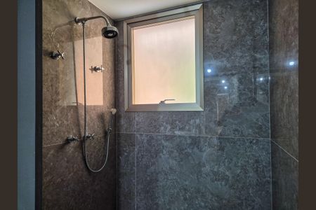 Apartamento à venda com 390m², 4 quartos e 6 vagas Apartamento à venda com 390m², 4 quartos e 6 vagasBanheiro da Suíte 1 - Direita