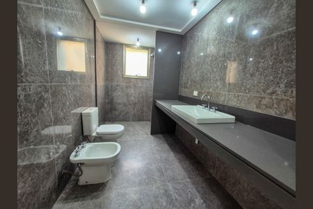 Apartamento à venda com 390m², 4 quartos e 6 vagas Apartamento à venda com 390m², 4 quartos e 6 vagasBanheiro da Suíte 1 - Esquerda