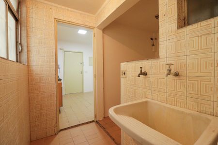 Apartamento à venda com 82m², 3 quartos e 2 vagas Apartamento à venda com 82m², 3 quartos e 2 vagasCozinha e Área de Serviço